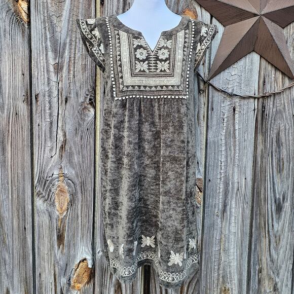 Embroidered Chenille Dress THML Size S Green Cap Sleeve Split Vneck Boho Small - Picture 1 of 9